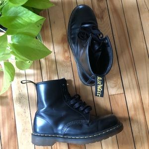 1460 Dr Martens (smooth leather lace up boots)